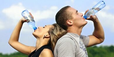 Principal de consommation d'eau avec une bonne nutrition